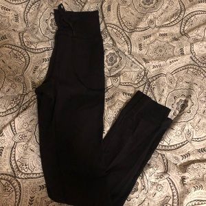 Lululemon wonder under high rise size 4, black
